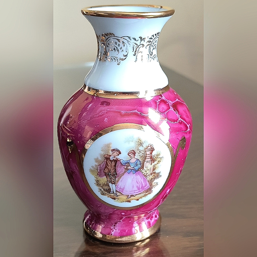 VTG Limoges, France small Pink Porcelain Vase w Fragonard romantic scene 4.5" H